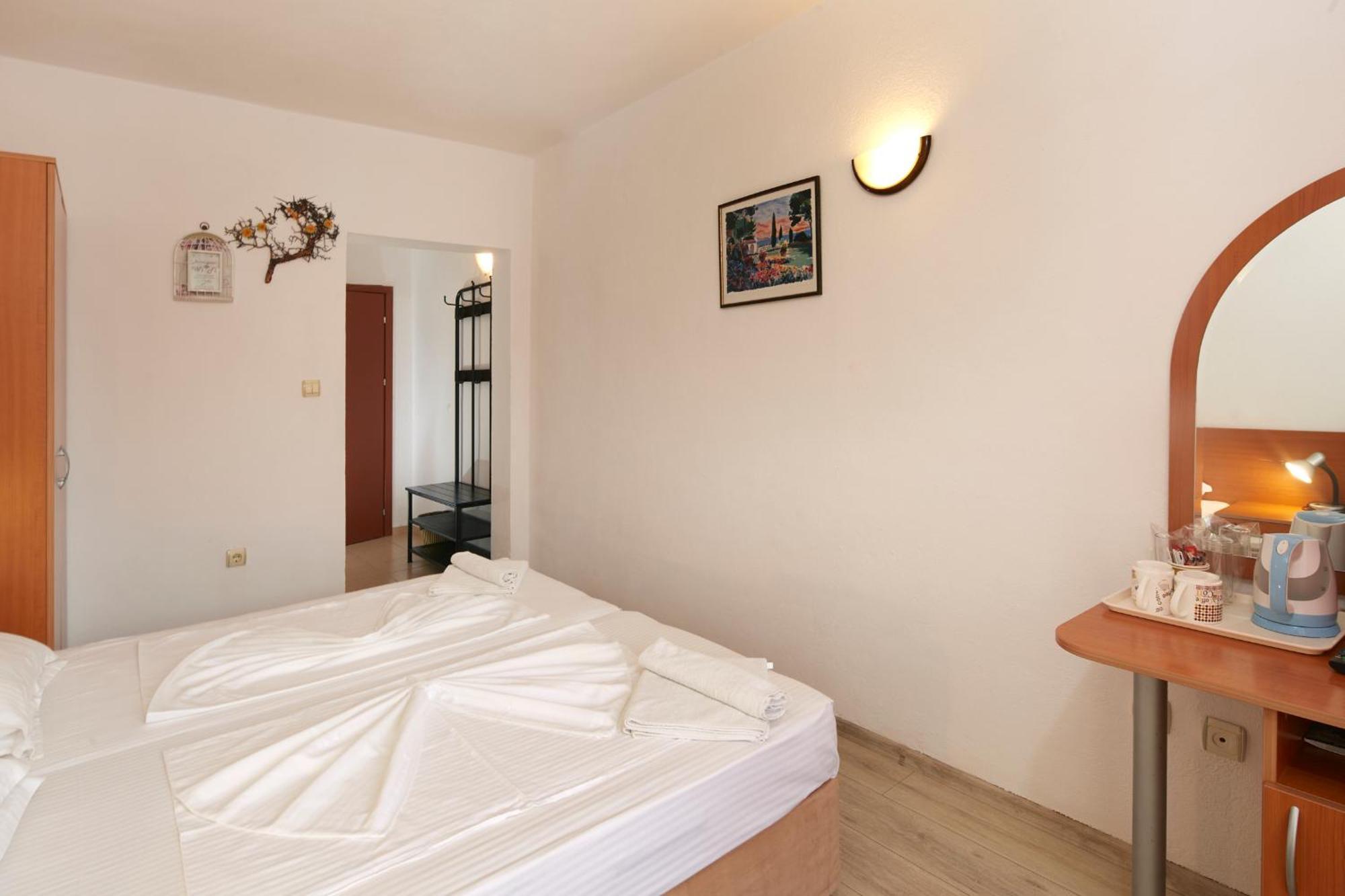 Nirvana Guest House Nesebar Esterno foto